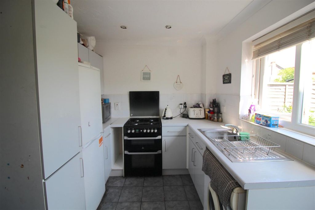 Property photo 3 of 9 Kitchen