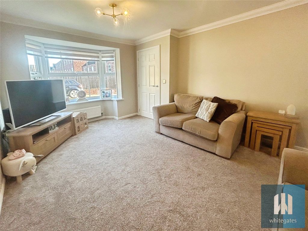 Property photo 3 of 33 Picture No. 12