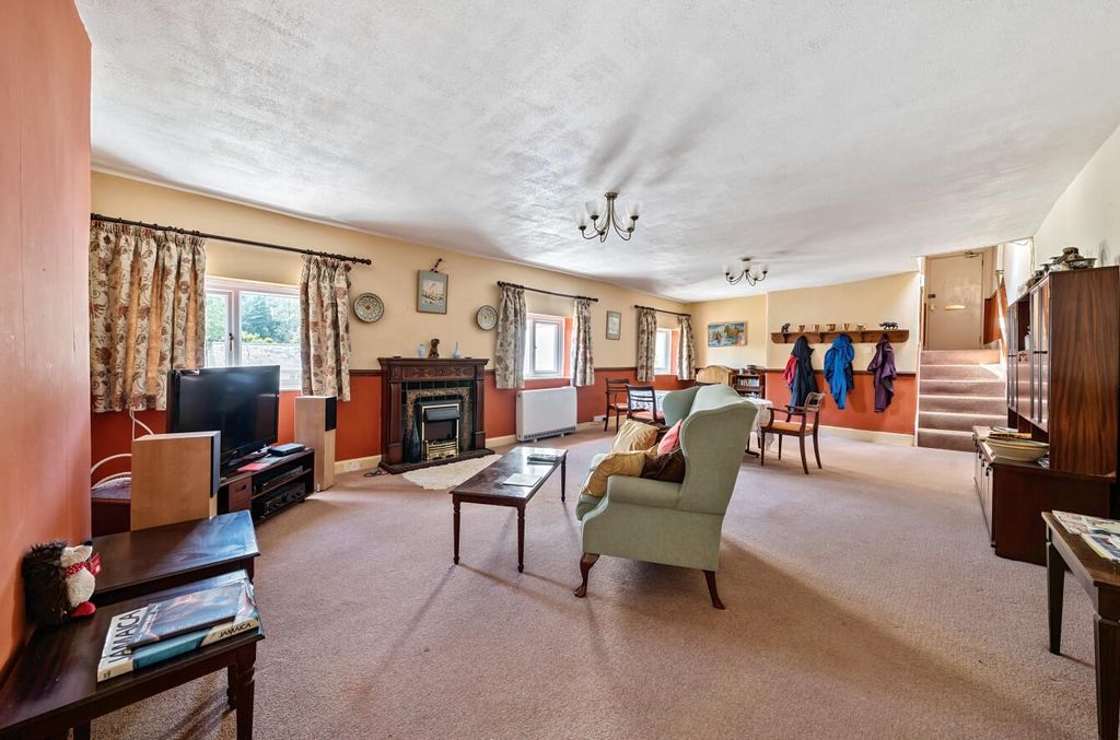 Property photo 2 of 16 Dulverton, Seddons