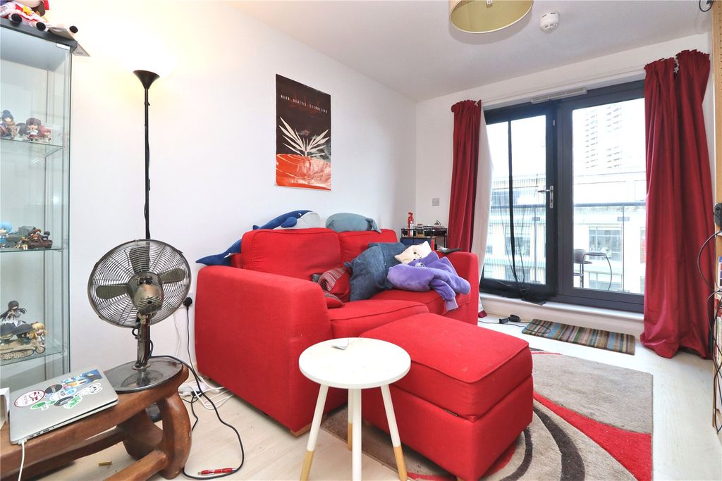 Property photo 3 of 11 Picture No. 02