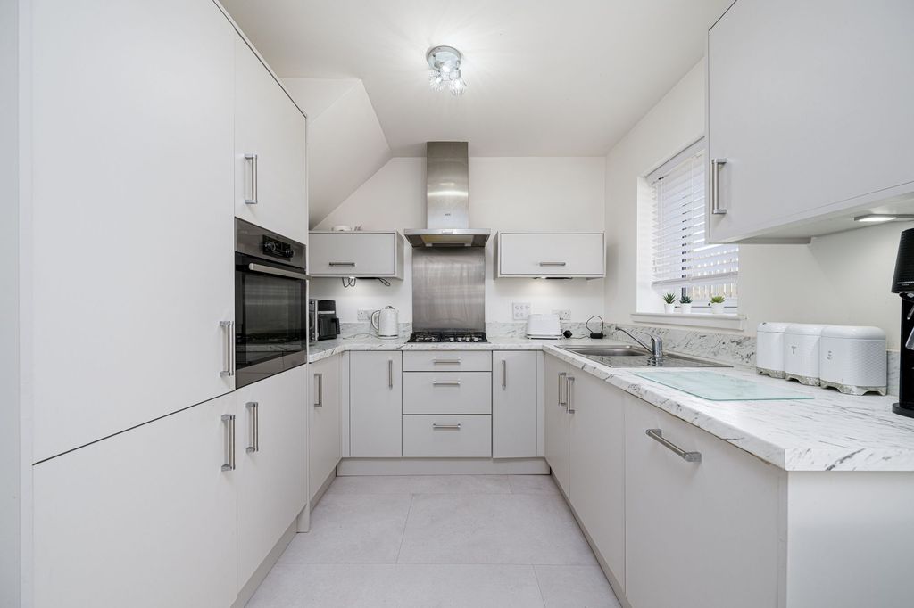 Property photo 2 of 19 Kitchen