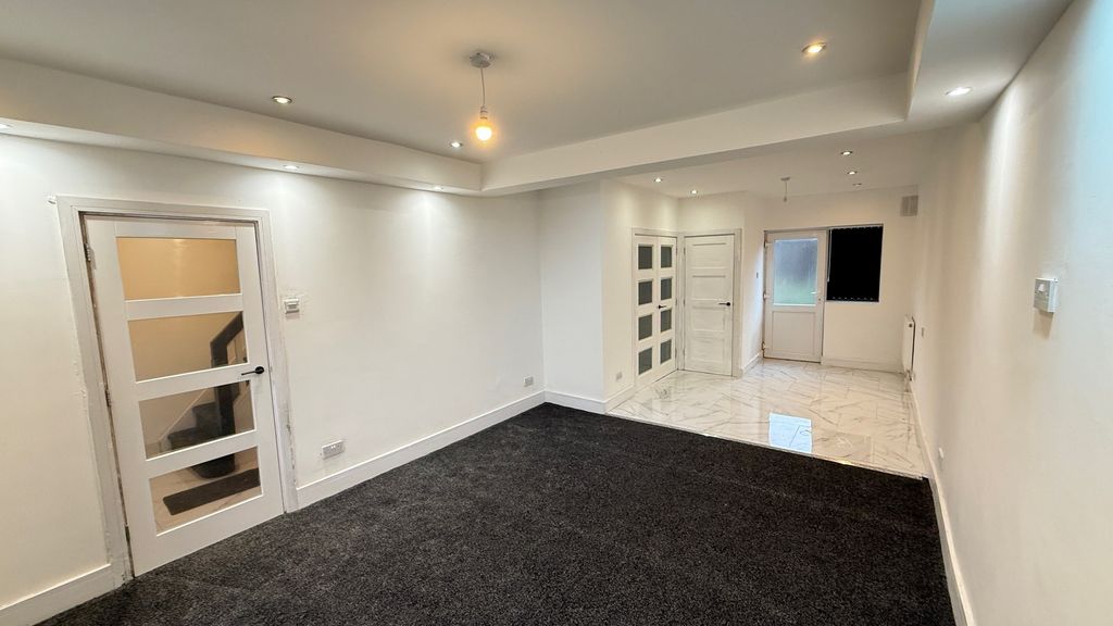 Property photo 3 of 12 Image