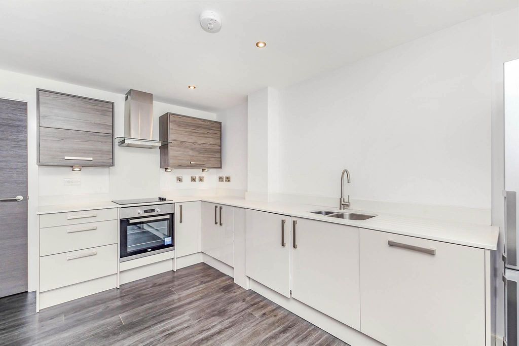 Property photo 3 of 9 Kitchen