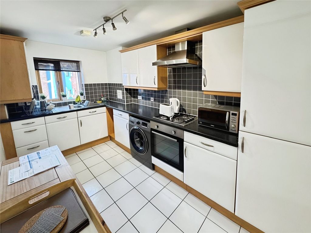 Property photo 2 of 11 Kitchen