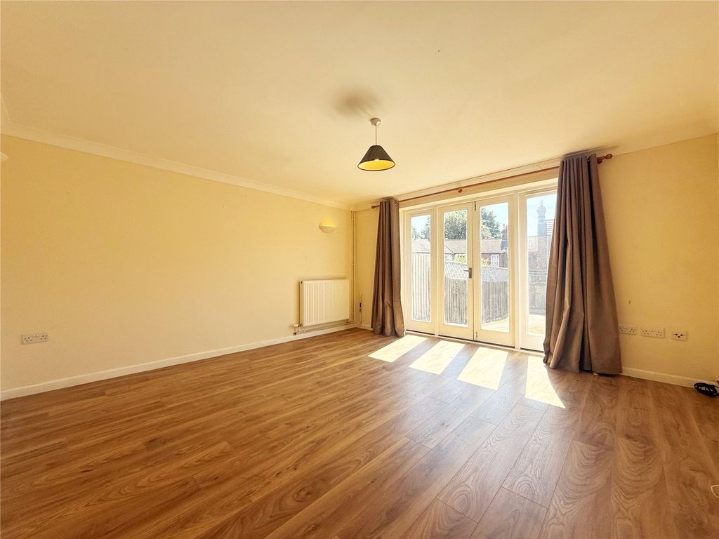 Property photo 2 of 13 Picture No. 11