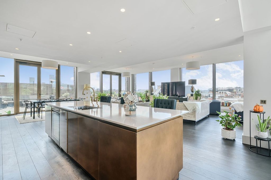 Property photo 3 of 22 Picture No. 21