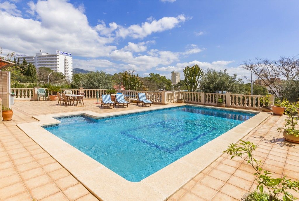 Property photo 3 of 20 Pool (4)