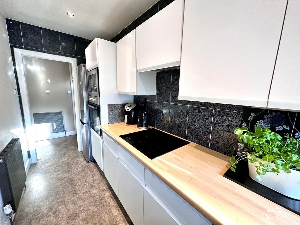 Property photo 3 of 21 Kitchen