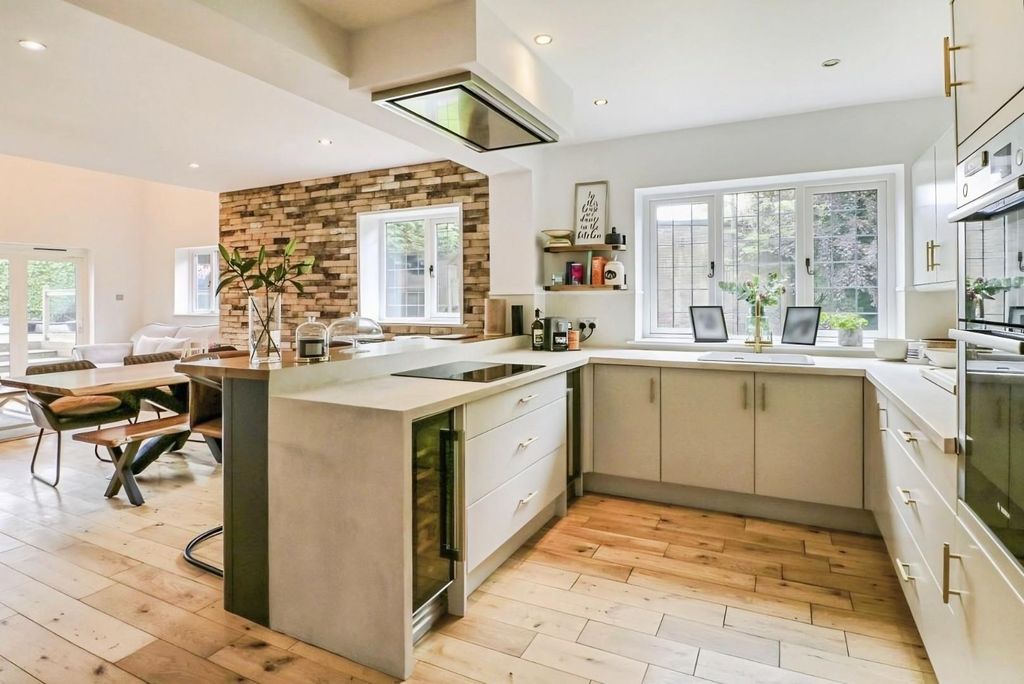 Property photo 3 of 22 1A19B3Da-65S 207.Jpeg