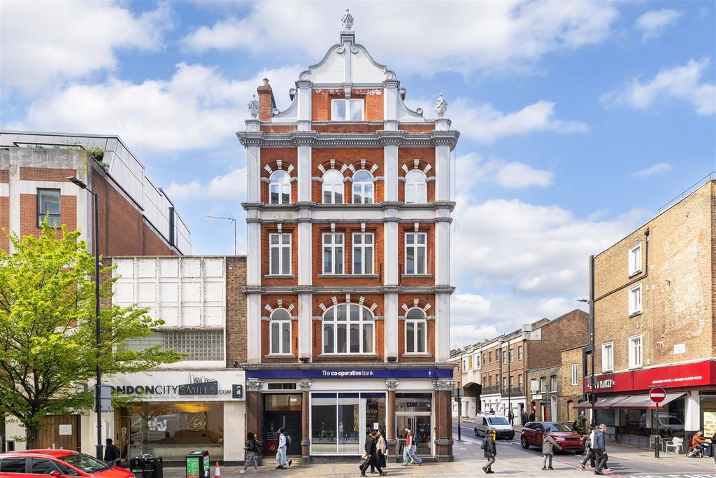 Property photo 3 of 22 106633_Flat 2 Lion House 23 Islington -3.Jpg