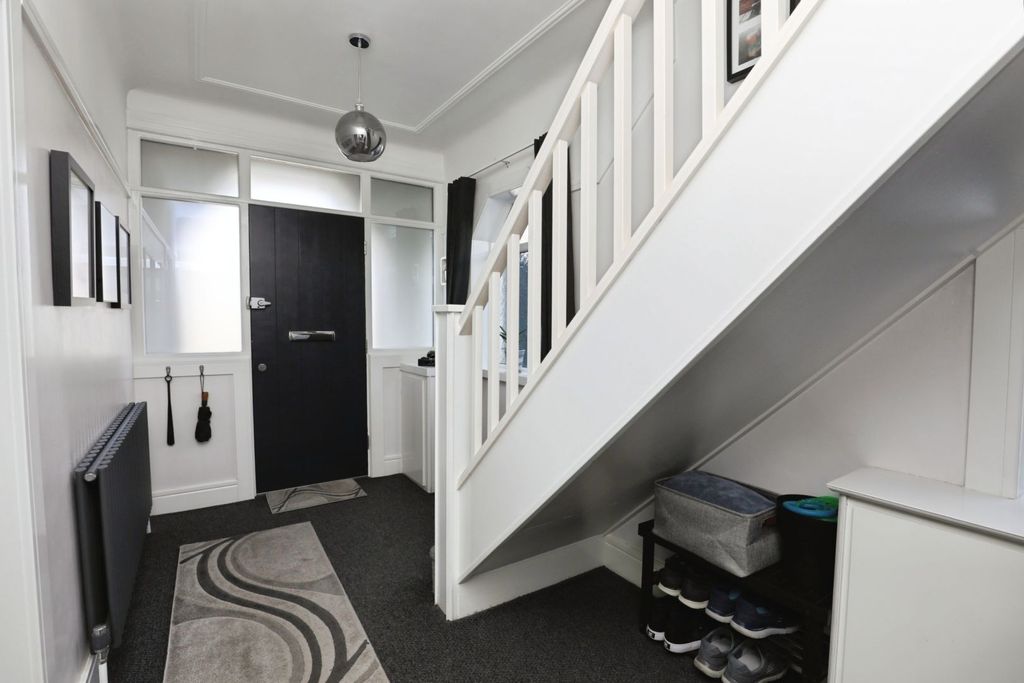 Property photo 3 of 22 Hallway