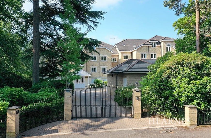 Property photo 2 of 32