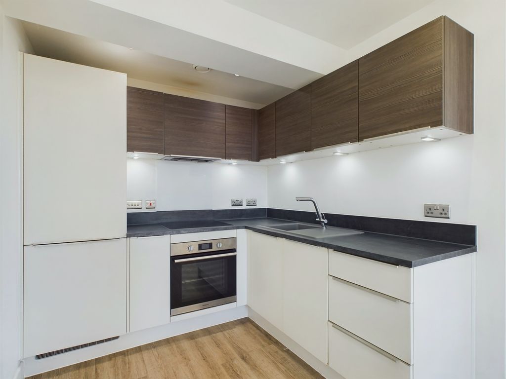 Property photo 1 of 7 Cam01909G0-Pr0280-Still003