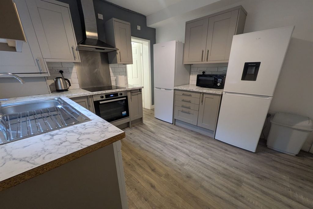 Property photo 1 of 16 (Main)