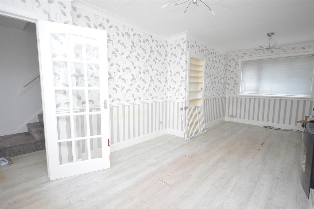 Property photo 3 of 8 3.Jpg