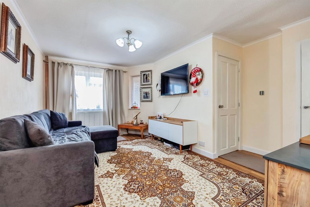 Property photo 2 of 11