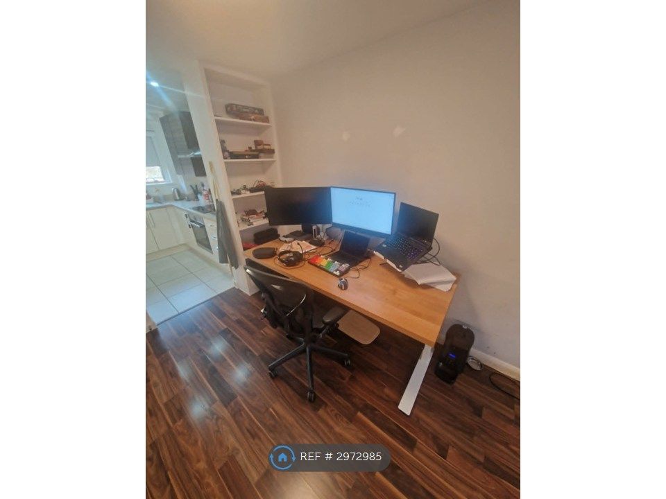 Property photo 3 of 12 Desk Setup