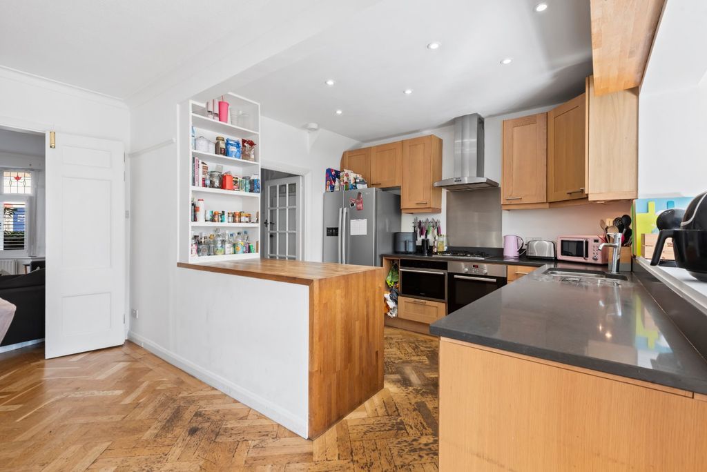 Property photo 3 of 14 Kitchen