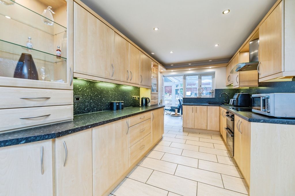 Property photo 2 of 23 Pbox-Kitchen-321687.Jpg