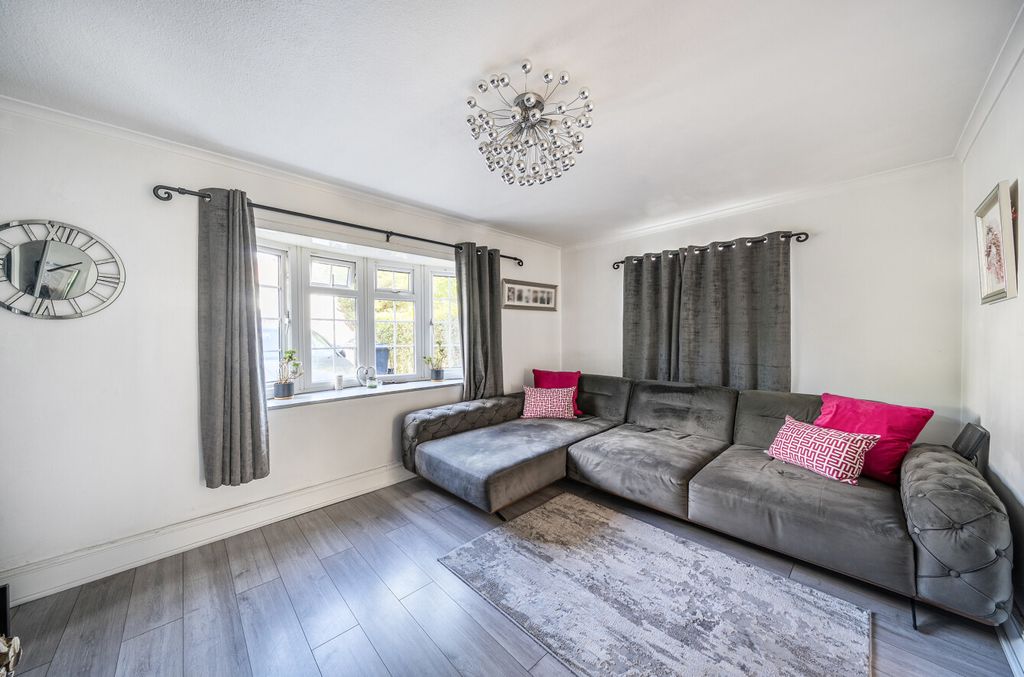 Property photo 2 of 22 1349583-12-68Bedc...