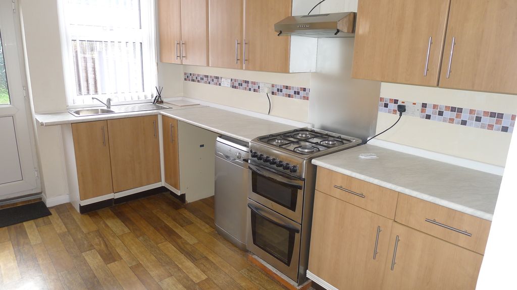Property photo 2 of 11 Kitchen