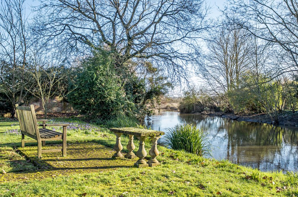 Property photo 2 of 30 Bottom Of Garden