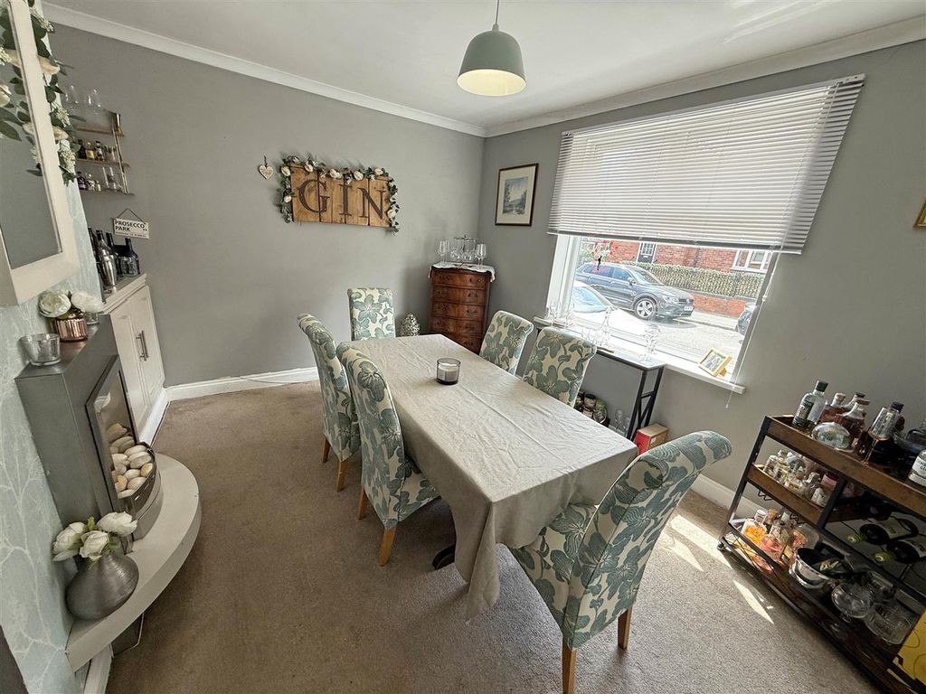 Property photo 3 of 15 Dining Room.Jpg