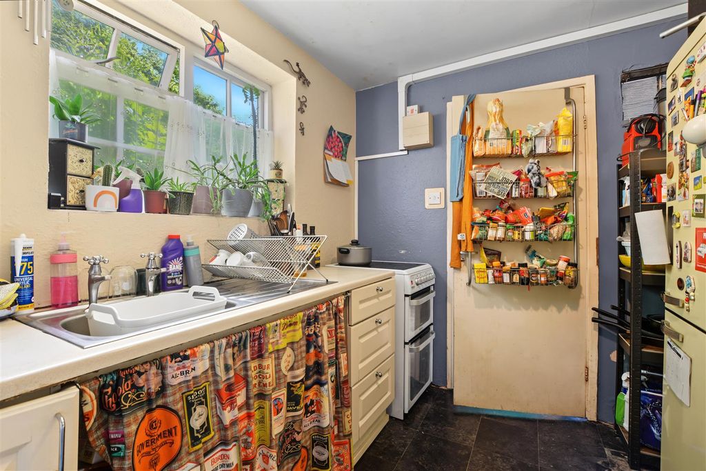 Property photo 3 of 16 Kitchen_4.Jpeg