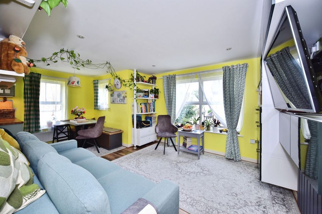 Property photo 3 of 12 Pbox-Img.Jpg
