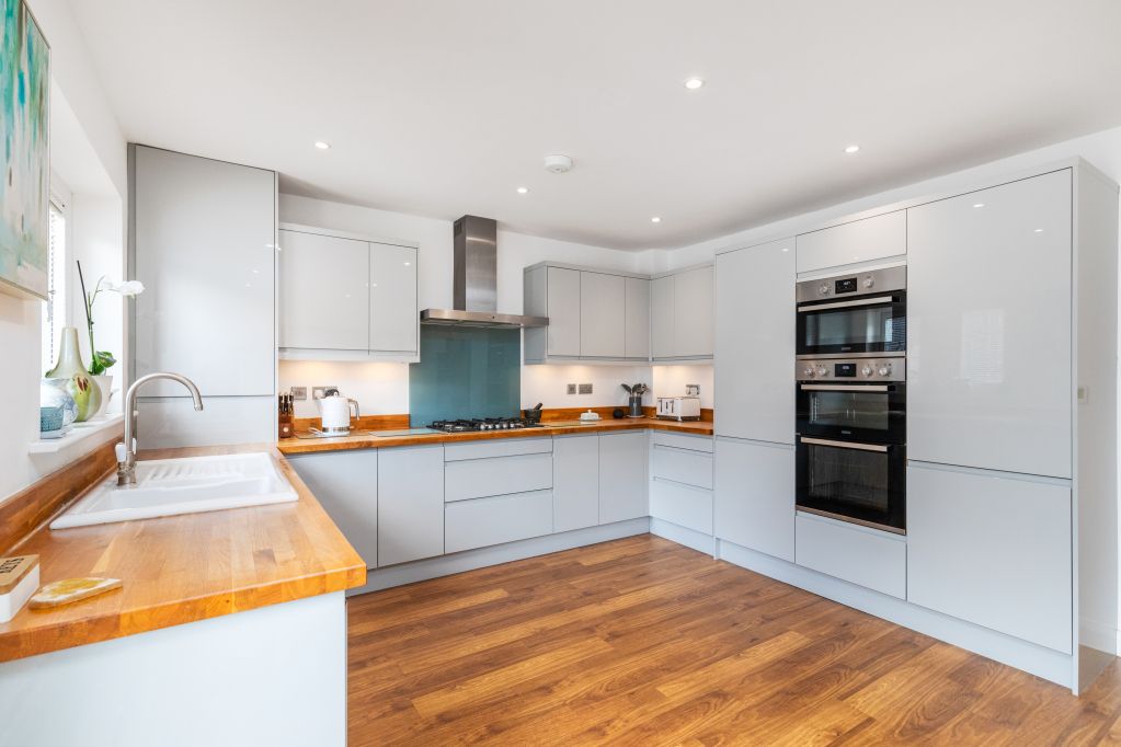 Property photo 2 of 32 Dining Kitchen
