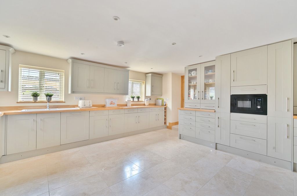 Property photo 2 of 14 1331742-4-688B892...
