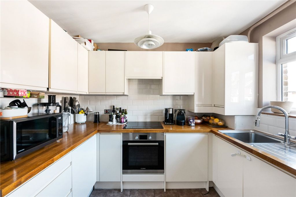 Property photo 2 of 11 Picture No. 18