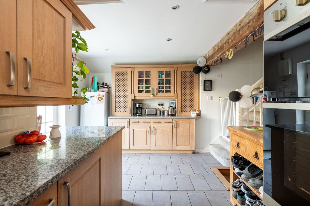 Property photo 3 of 21