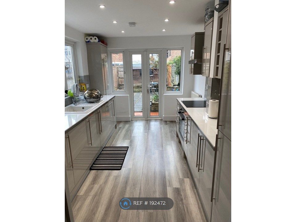 Property photo 1 of 6 Kitchen