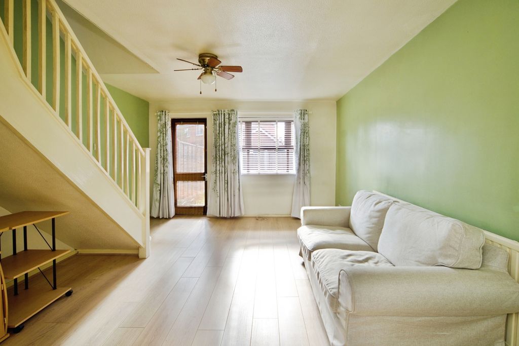 Property photo 2 of 11 Pbox-Img.Jpg