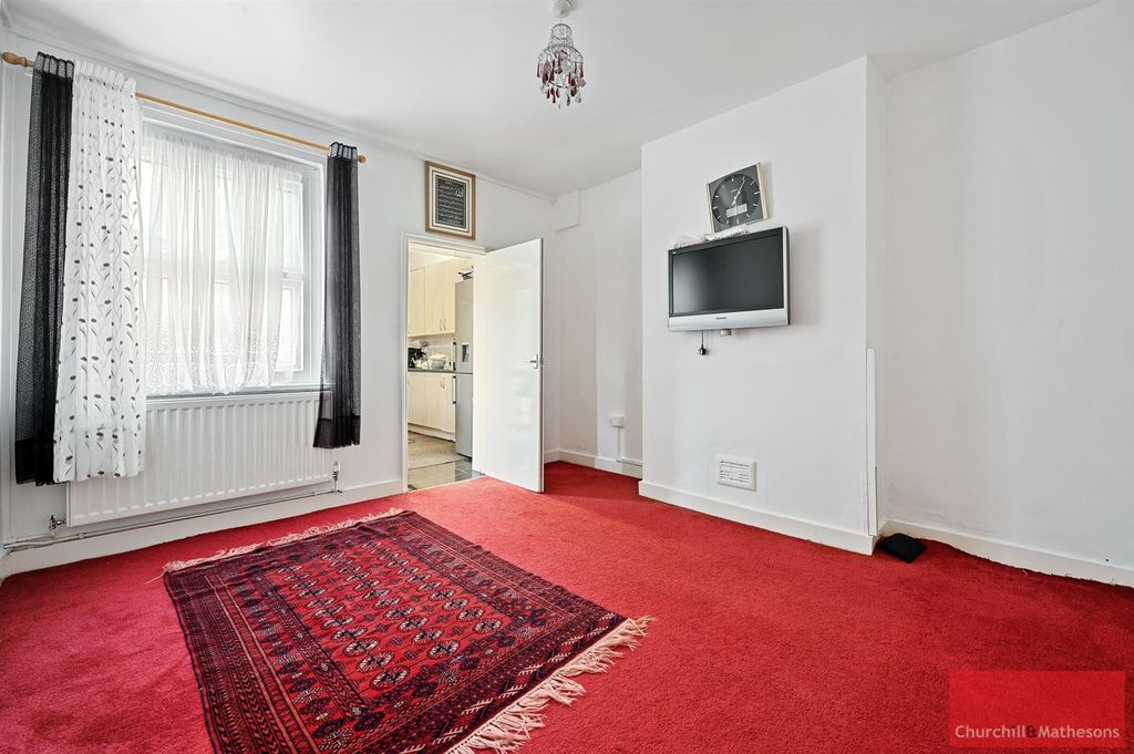 Property photo 3 of 9