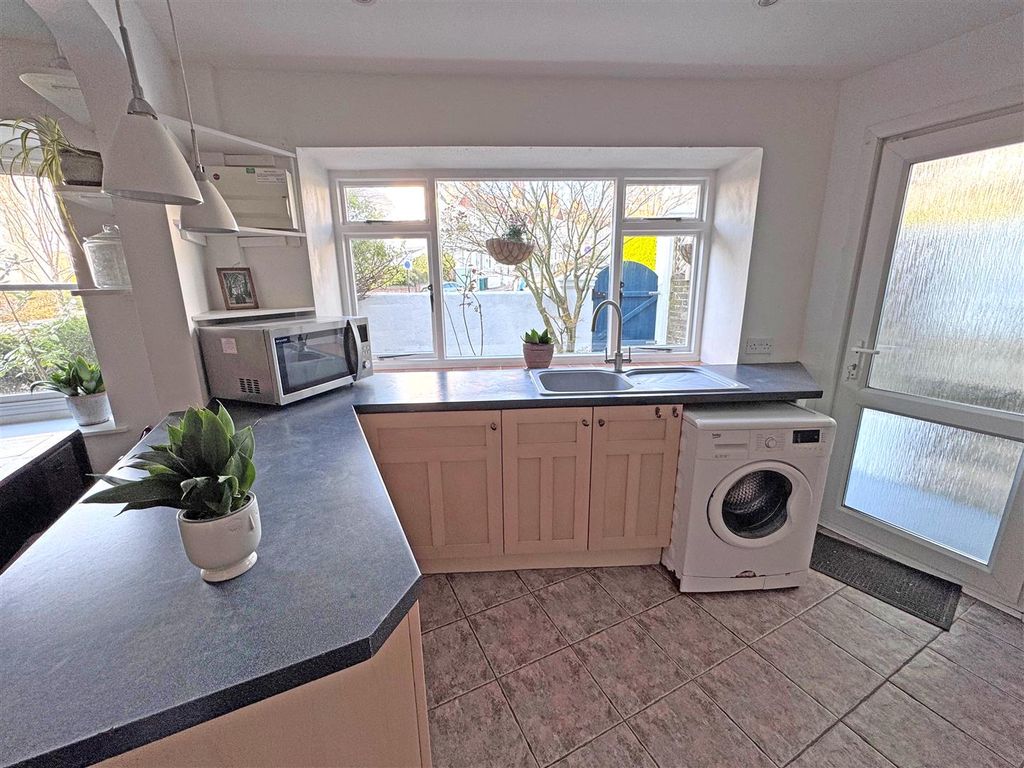 Property photo 2 of 19 9E.Jpg