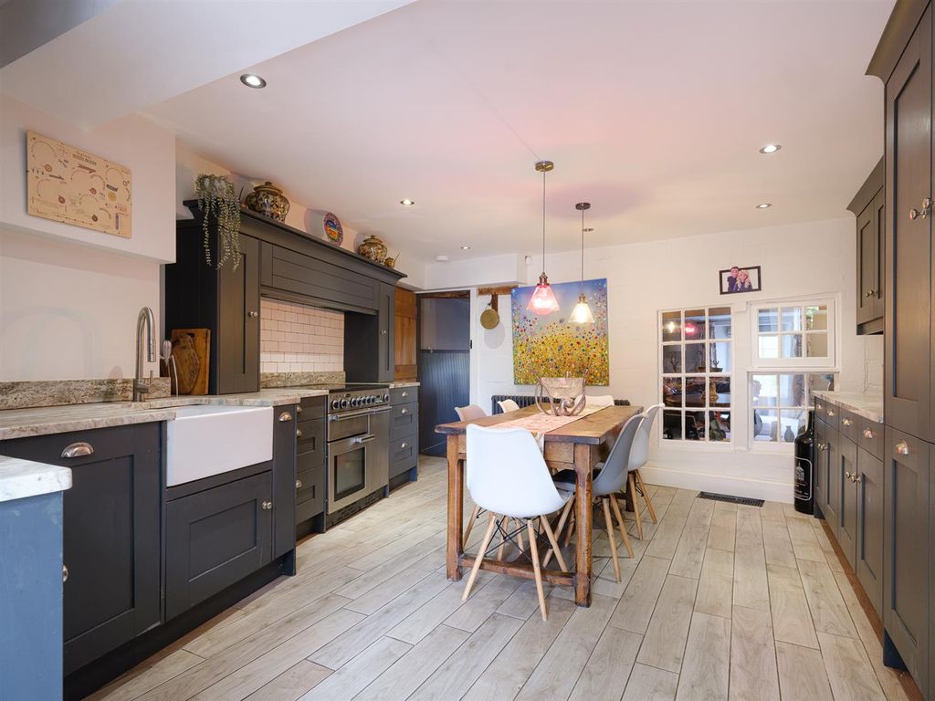 Property photo 2 of 45 12 London Road-25.Jpg