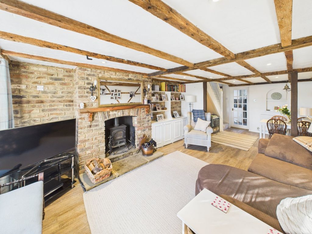 Property photo 1 of 10 Living Room