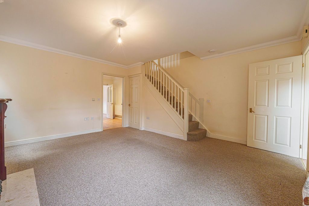 Property photo 3 of 33
