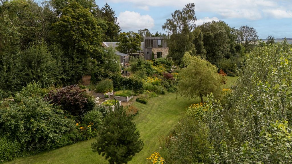 Property photo 1 of 33