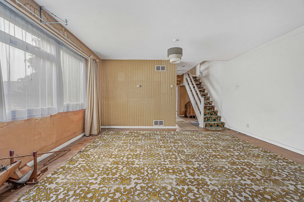 Property photo 2 of 15 Lounge