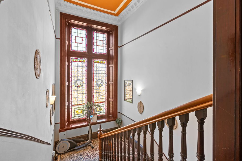 Property photo 2 of 39