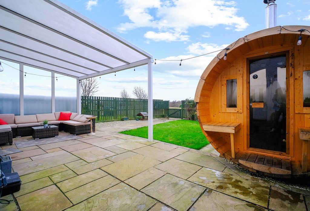 Property photo 3 of 27