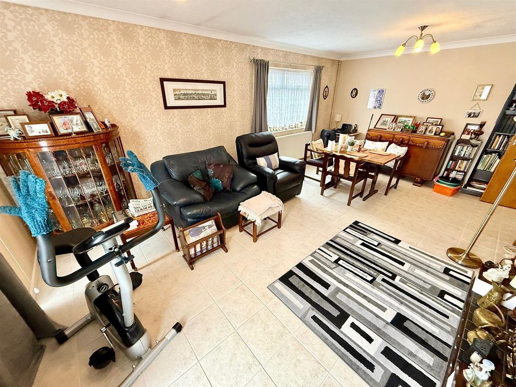 Property photo 2 of 14 Lounge/Dining Room