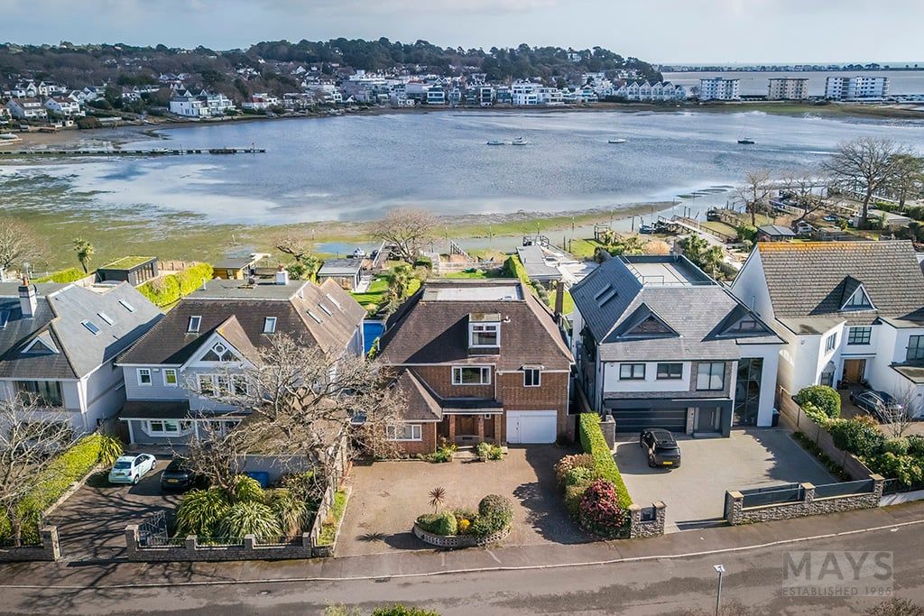 Property photo 2 of 26