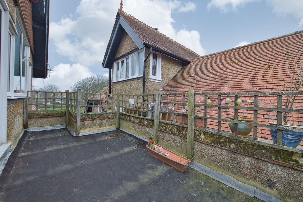 Property photo 3 of 12 Picture 3