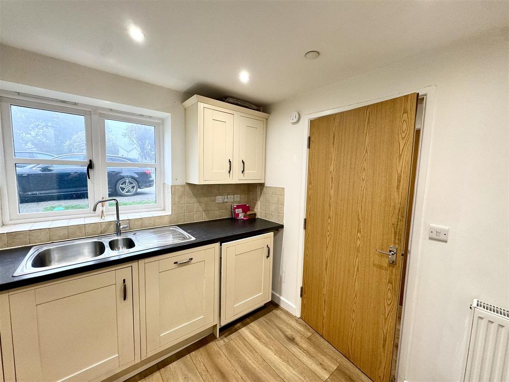 Property photo 3 of 12 Kitchen