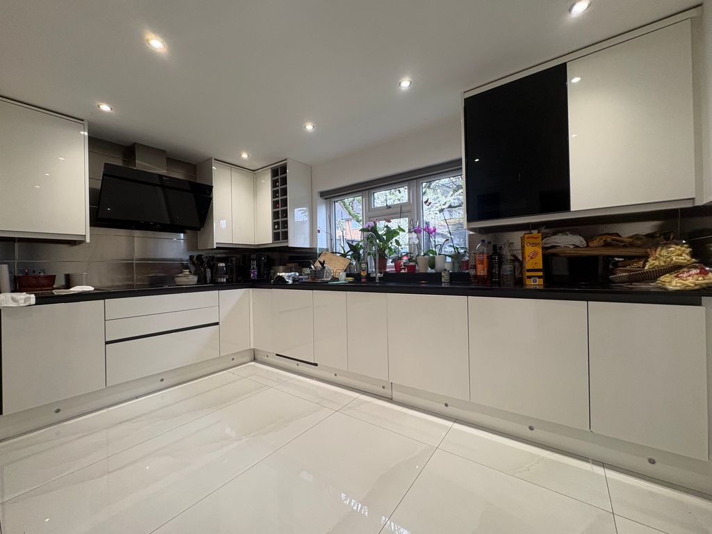 Property photo 2 of 13 Img_2381