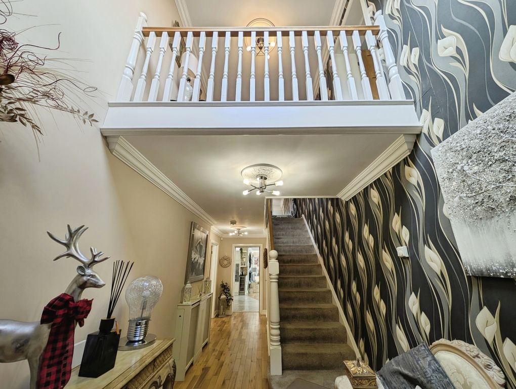 Property photo 2 of 17 Pbox-Img.Jpg